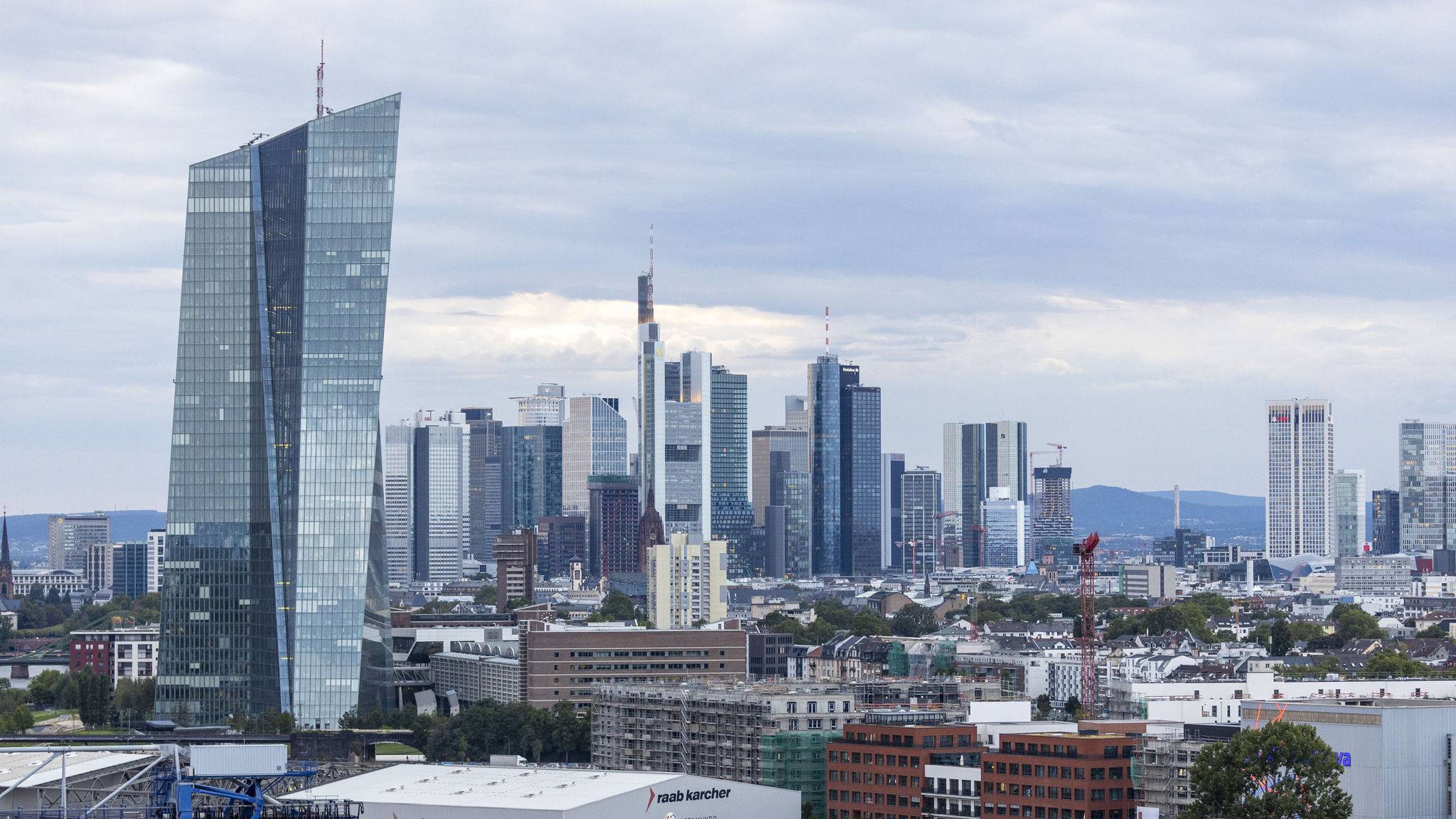 German Economic Reversal Piles Pressure on Chancellor Merkel for Stimulus